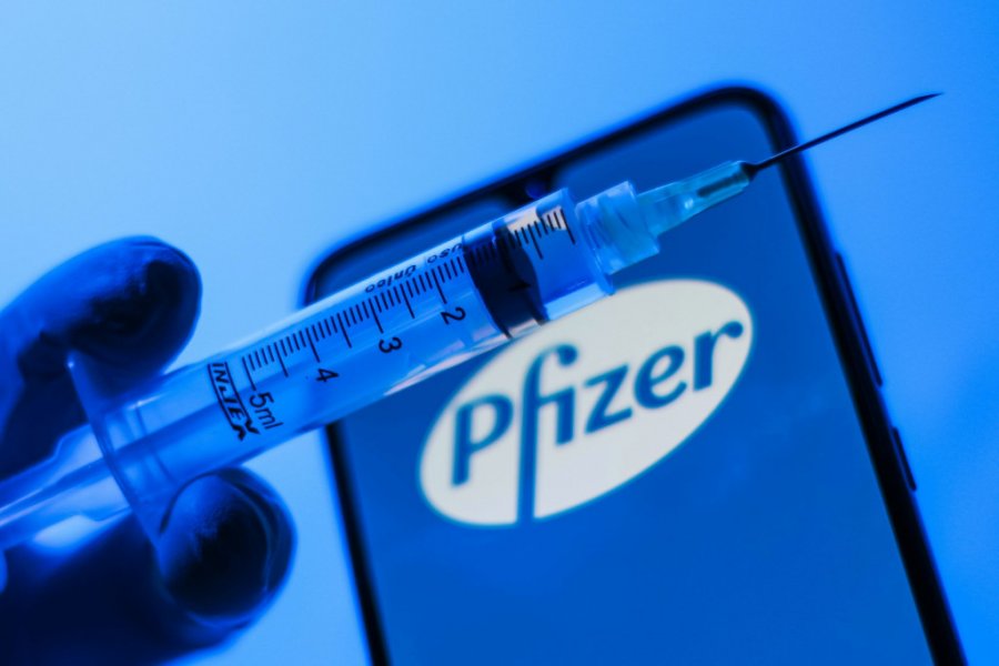 Третья доза Pfizer снижает риск тяжелого течения коронавируса более чем в 15 раз
