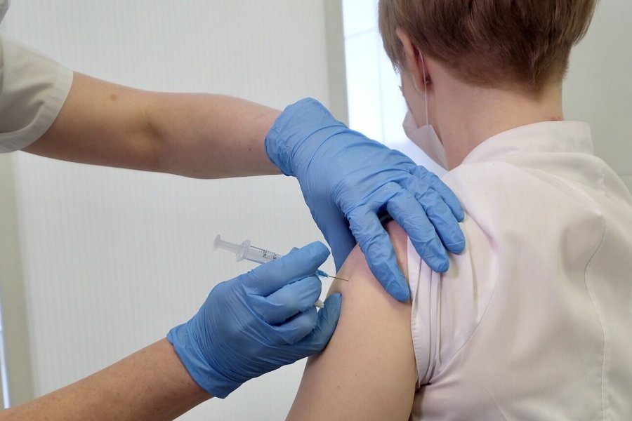 Тысячи людей сообщают о развитии аномальных опухолей после уколов вакциной против коронавируса COVID-19