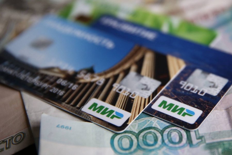 Россиянам начнут перечислять по 10 000 рублей на карту «МИР» с 18 января 2022 года