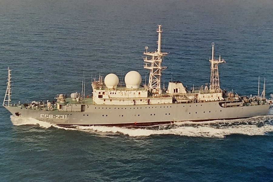 Военный разведывательный корабль ВМФ России вошел в зону развертывания АУГ ВМС США