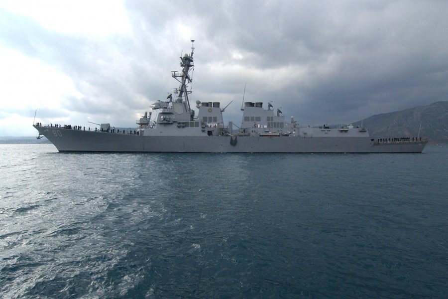 Эсминец ВМС США USS Roosevelt устроил провокацию против 6-ти кораблей ВМФ России