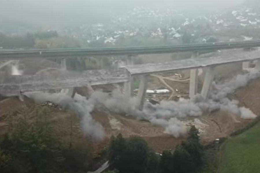 Мост взорвали