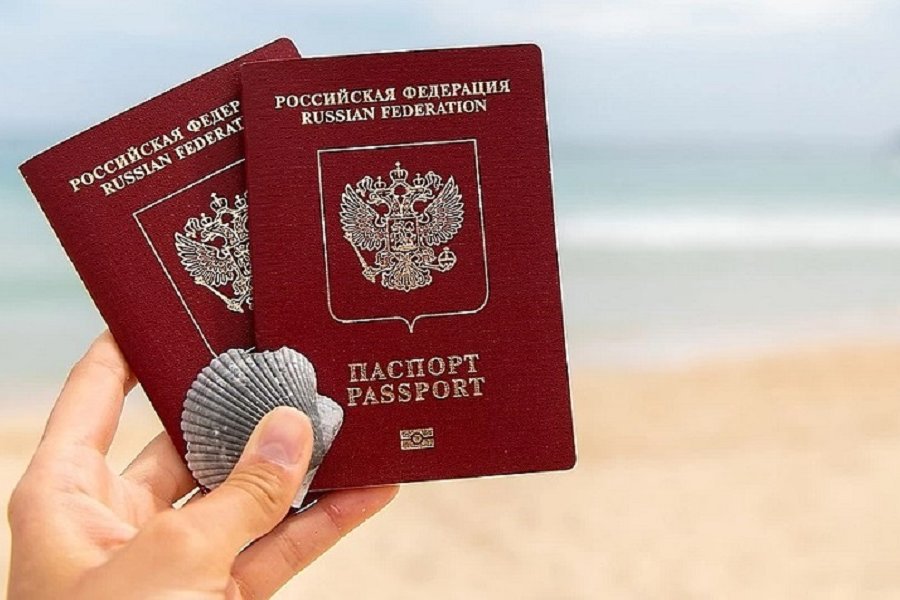 Для туристов с паспортом России открыты поездки в 12 стран мира