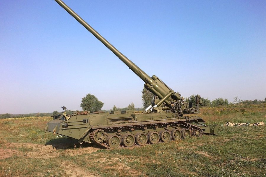 Эшелон 203-мм артиллерийских установок 2С7 «Пион» замечен на границе с Украиной