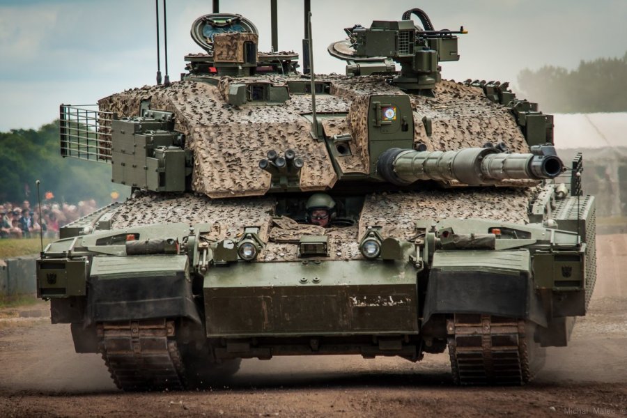 ВСУ на британских танках Challenger-2 отрабатывают наступление с преодолением «зубов дракона»